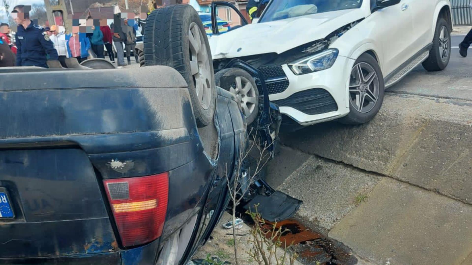 Accident grav pe drumul ce leagă Sighișoara de Târgu Mureș. 5 persoane au fost rănite FOTO