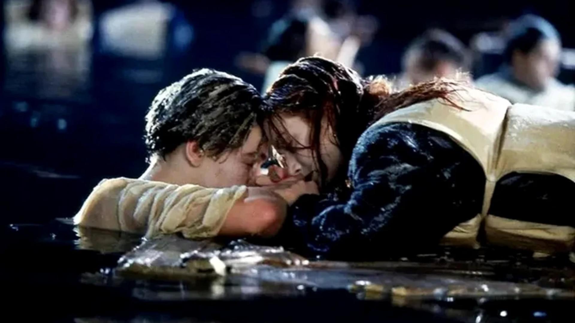 Vestita ușă din Titanic, pe care a plutit Rose, a fost vândută la licitație pentru o sumă exorbitantă