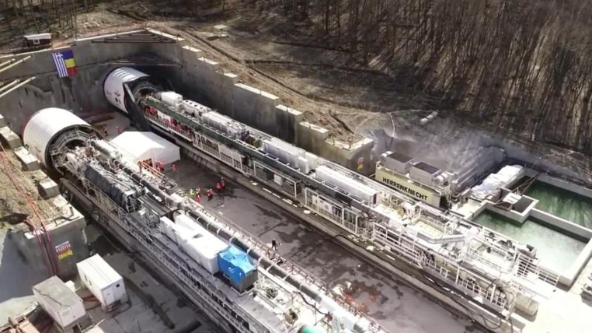 Încep lucrările la cele mai lungi tuneluri feroviare din România. Cum arată “cârtița” gigantică folosit pentru a le săpa – FOTO