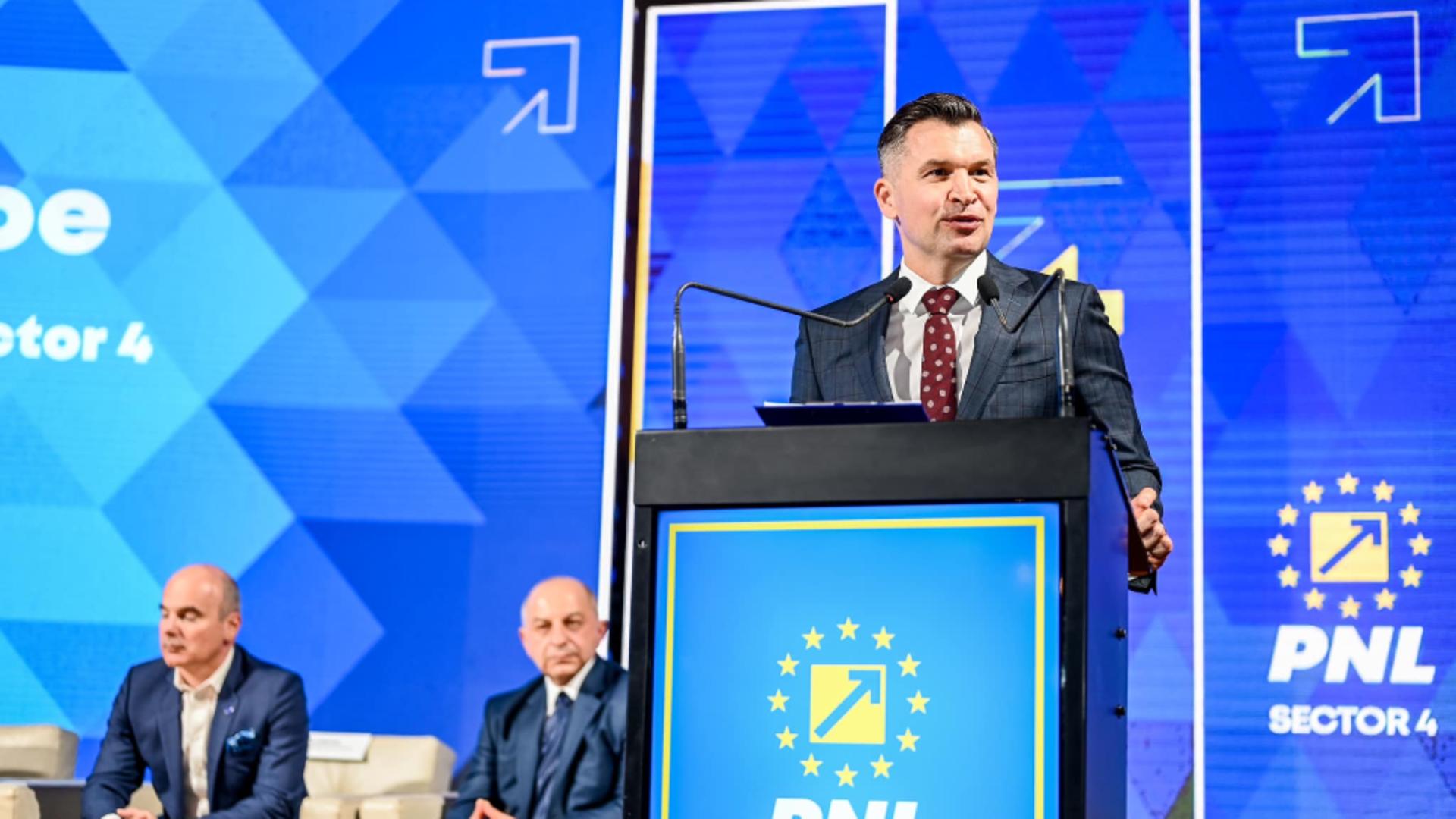 Ionuț Stroe îi răspunde lui Mircea Geoană: De la Dăbuleni până la NATO, toţi oamenii au muncit pentru acest om
