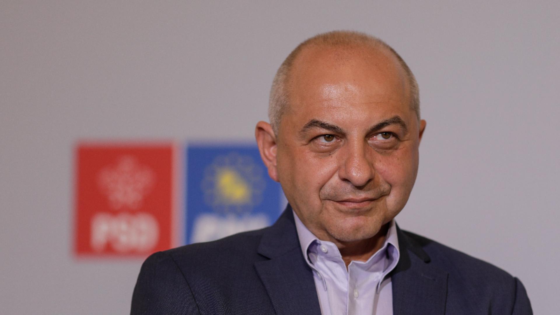 Băsescu, întrebat dacă i-a spus lui Cîrstoiu să se retragă din cursa pentru Capitală: A fost o discuţie privată, ca de la naş la fin