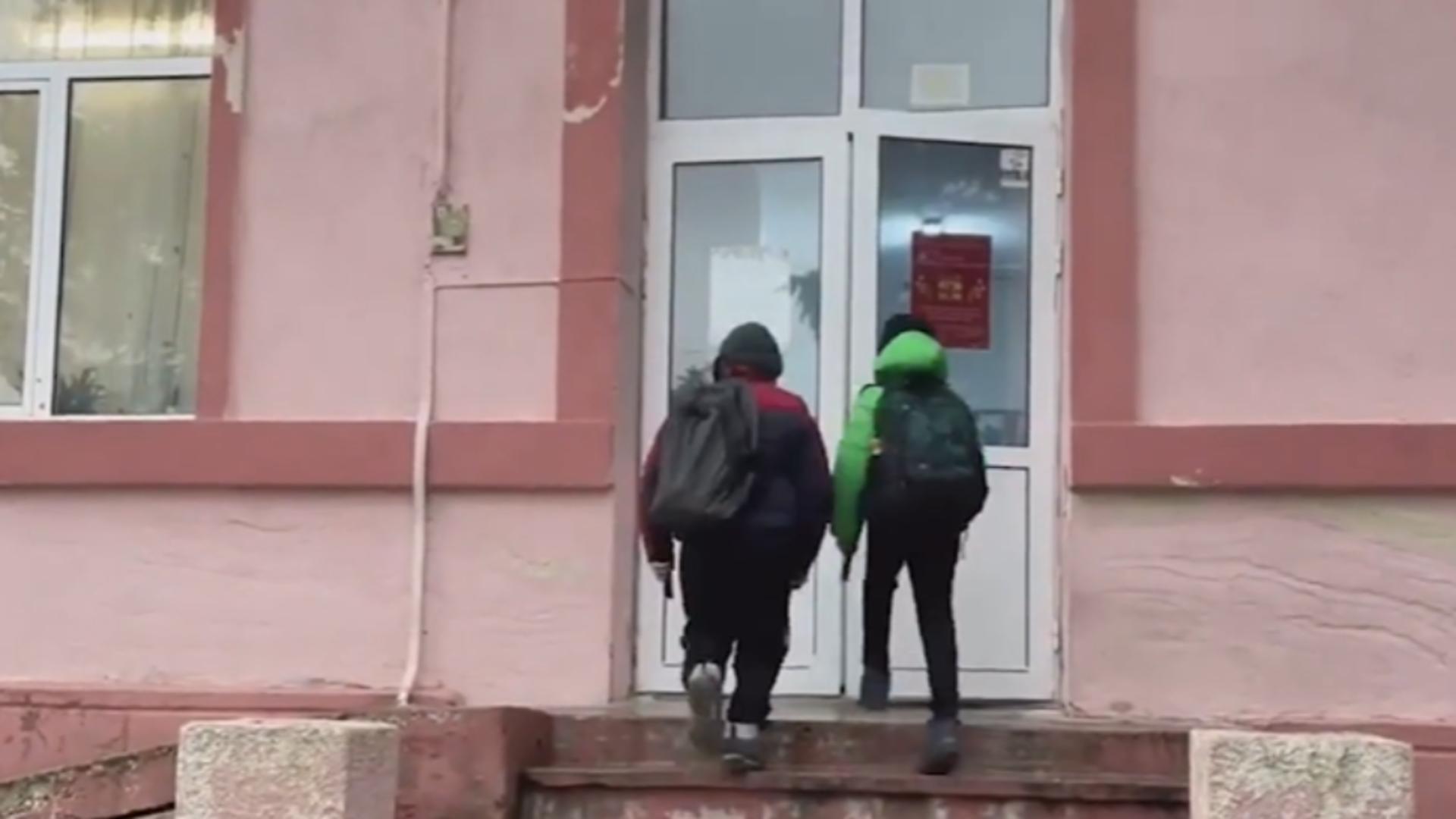 Directorul unei școli gimnaziale din Cluj, acuzat că a lovit doi elevi și pe mama unuia dintre ei. Anchetă uriașă