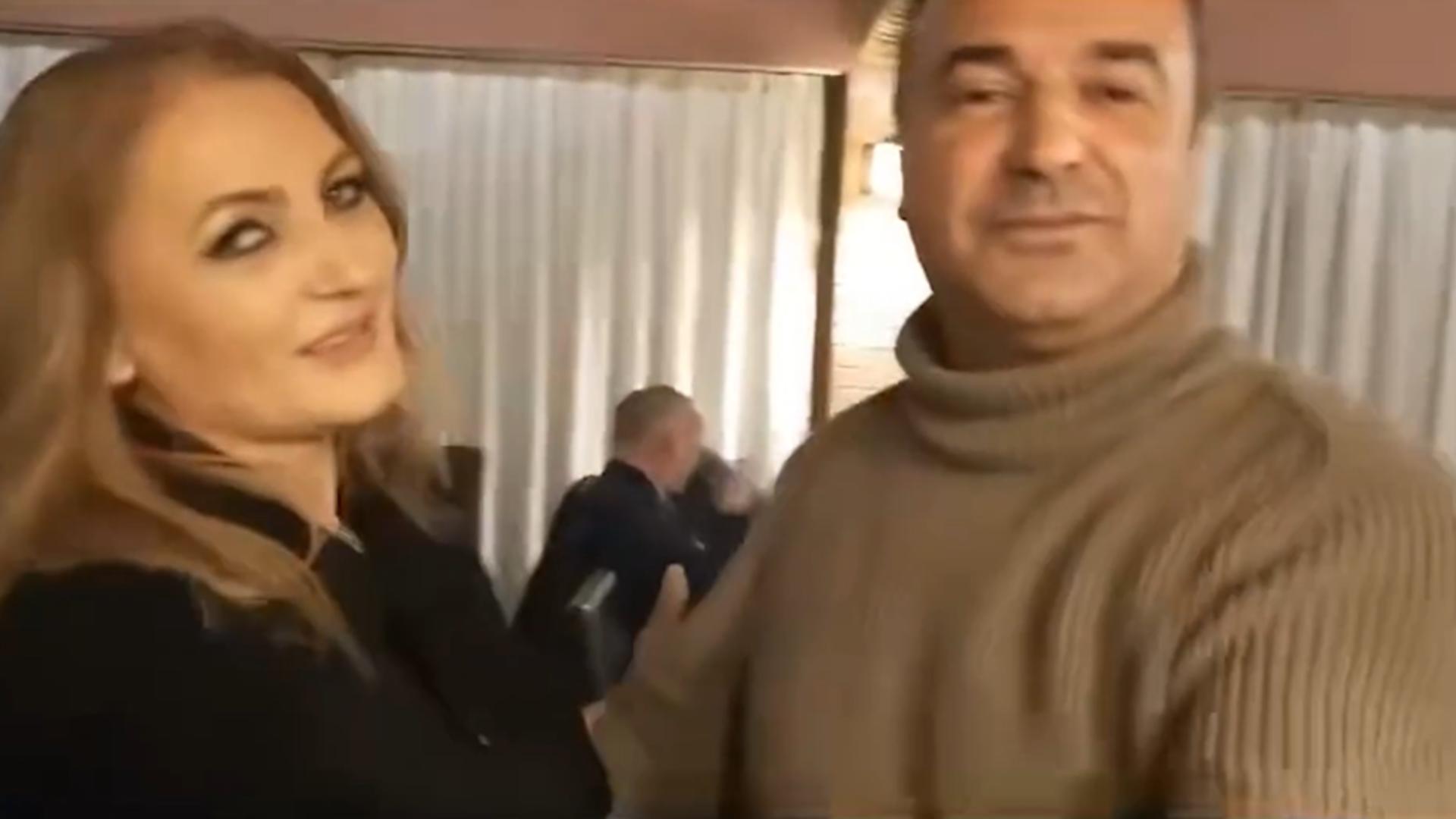 Jurnalista care a apărut dansând alături de Silvestru Șoșoacă, amenințată de fanii Dianei Șoșoacă
