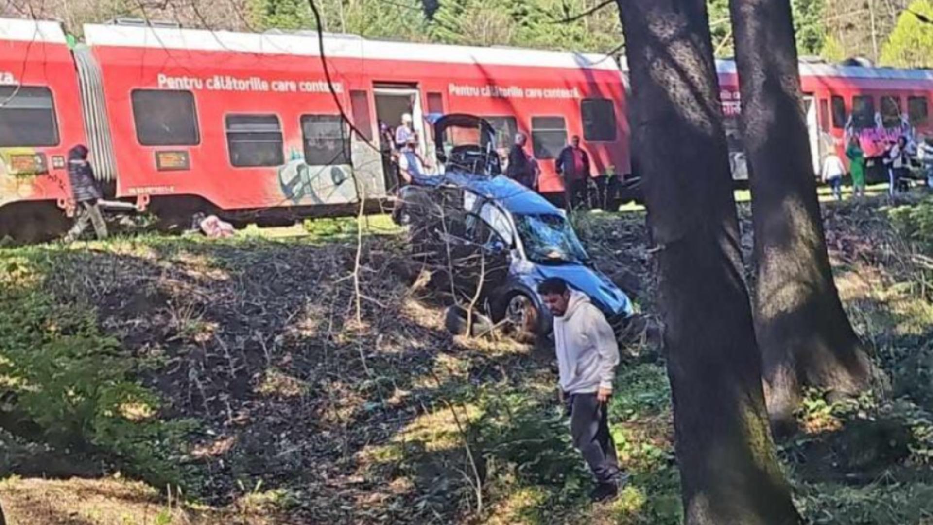 Mașină a Ambasadei Indiei, spulberată de tren, în Brașov. În mod miraculos, nu sunt victime