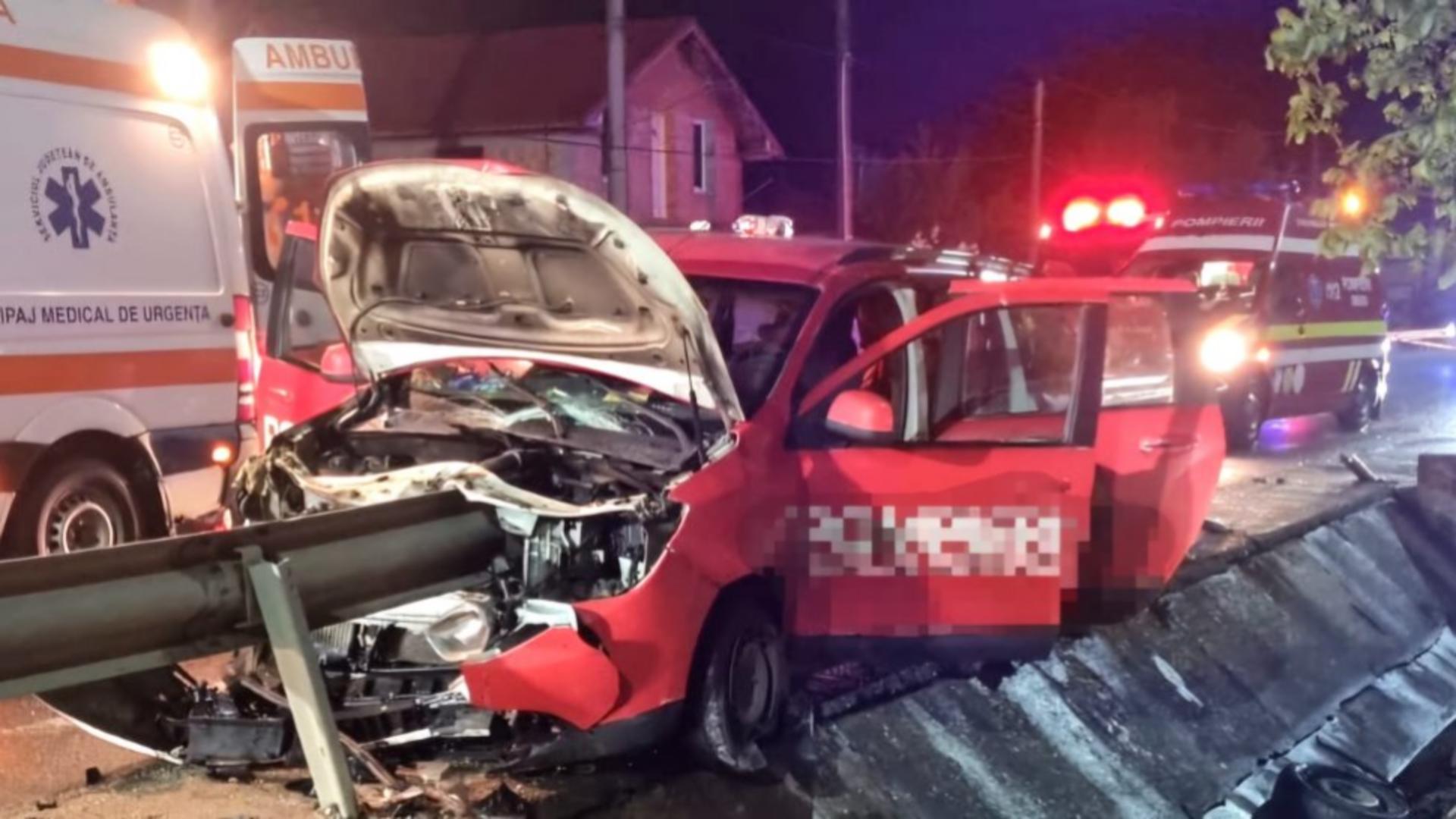 Accident înfiorător, în Teleorman: 3 victime, după ce mașina a fost străpunsă de o balustradă