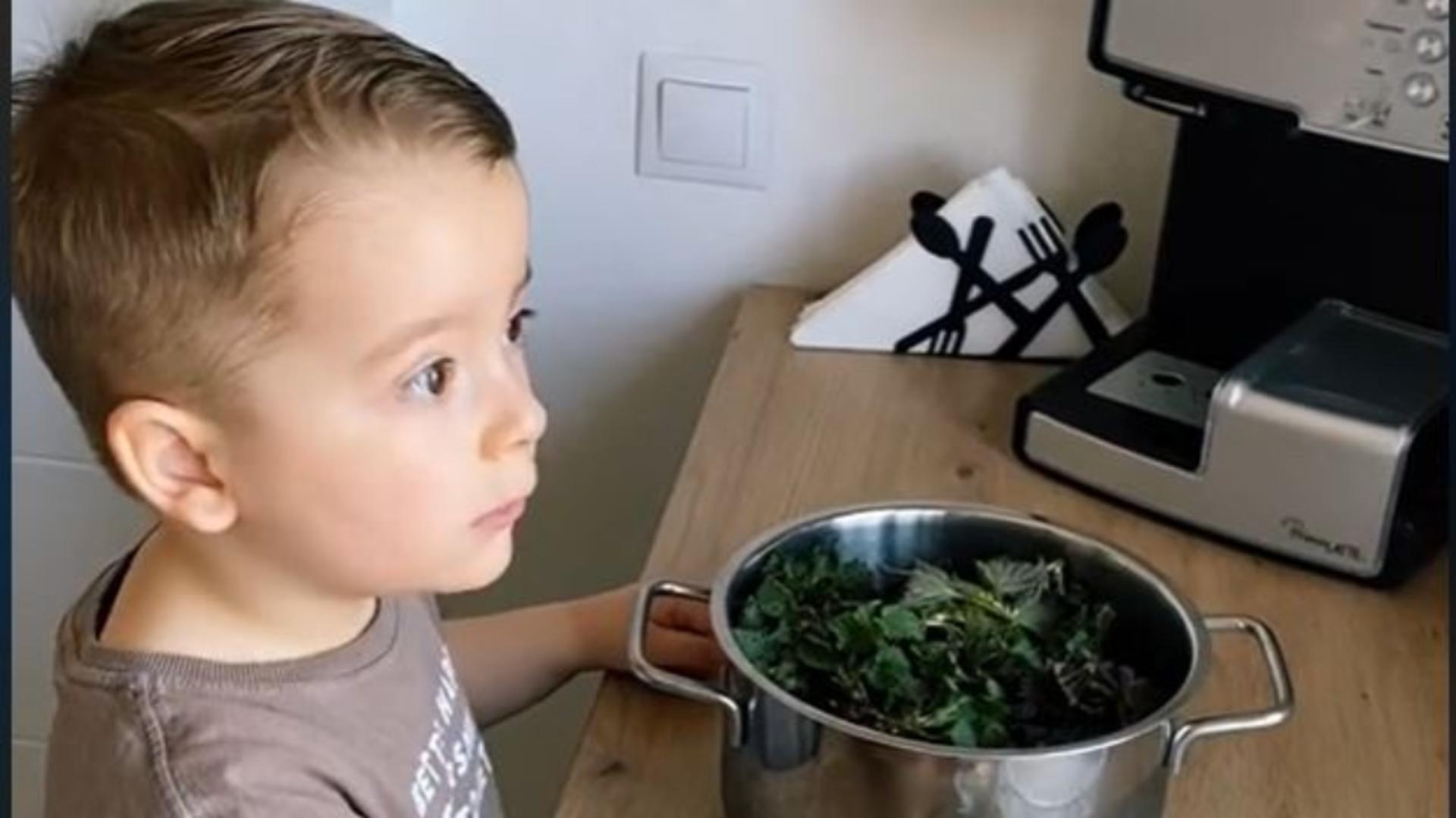 La doar 3 ani, Matti e bucătar-vedetă pe internet. Foto/Captură