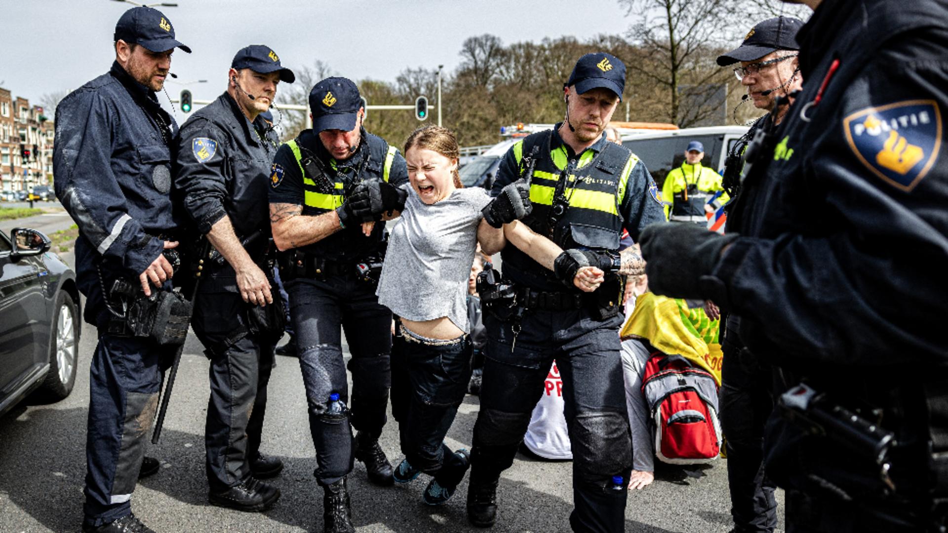 Activista de mediu Greta Thunberg a fost săltată de poliție în timpul unui miting de protest