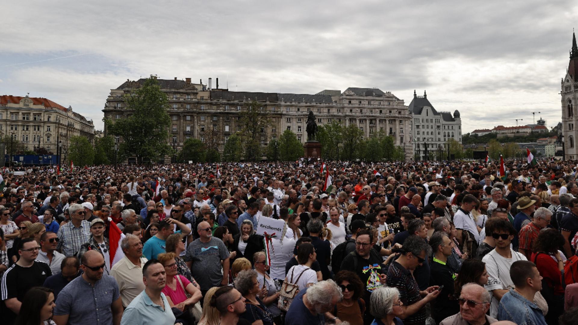 Proteste de amploare la Budapesta. Zeci de mii de susținători ai opoziției au cerut demisia lui Viktor Orban – VIDEO