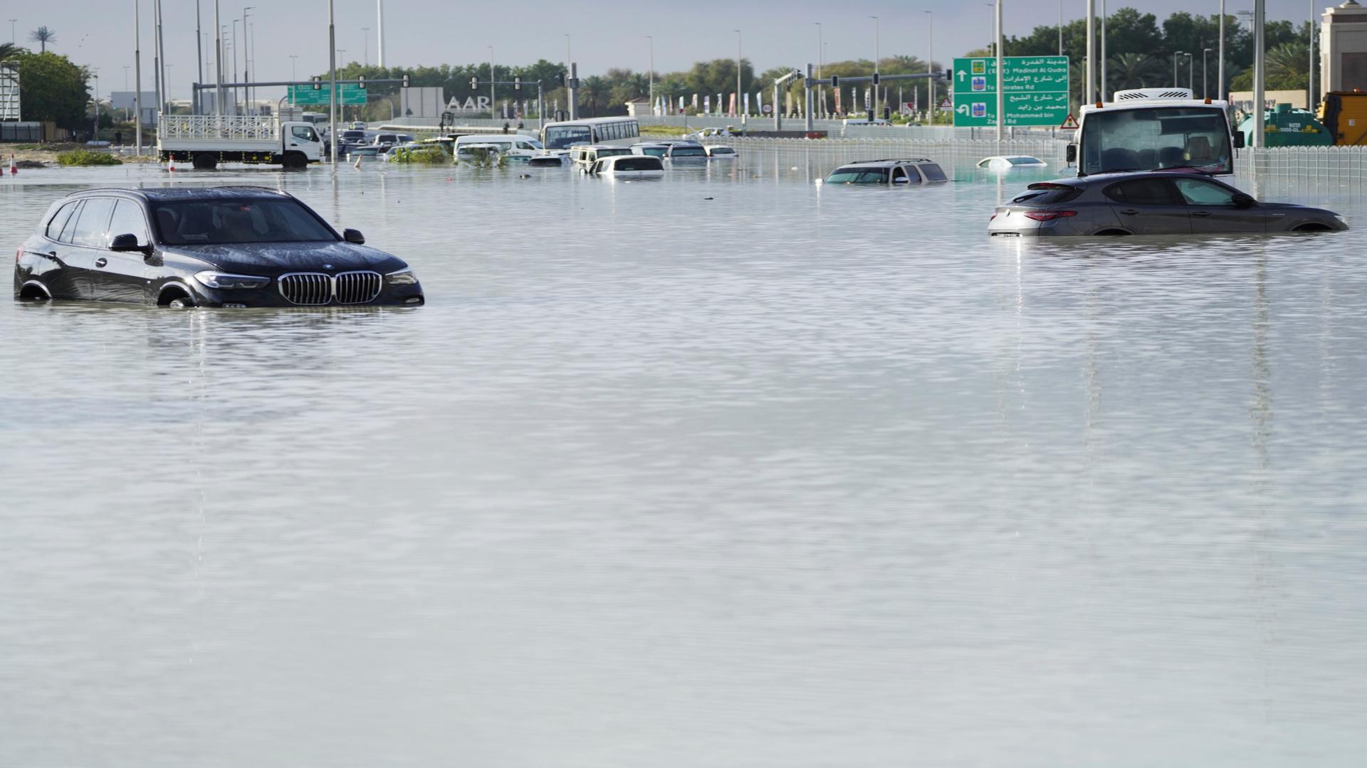 Inundații devastatoare, în Dubai: mall-ul și aeroportul, sub apă / Foto: Profi Media
