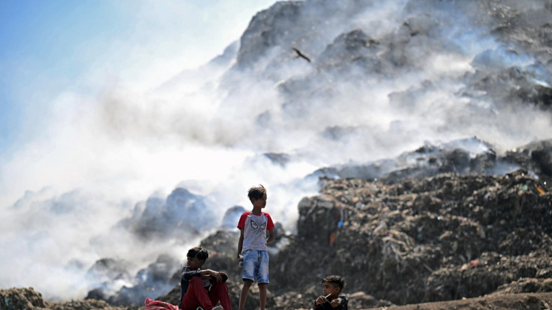 Localnicii sunt îngroziți de valul de poluare (foto: Profimedia)