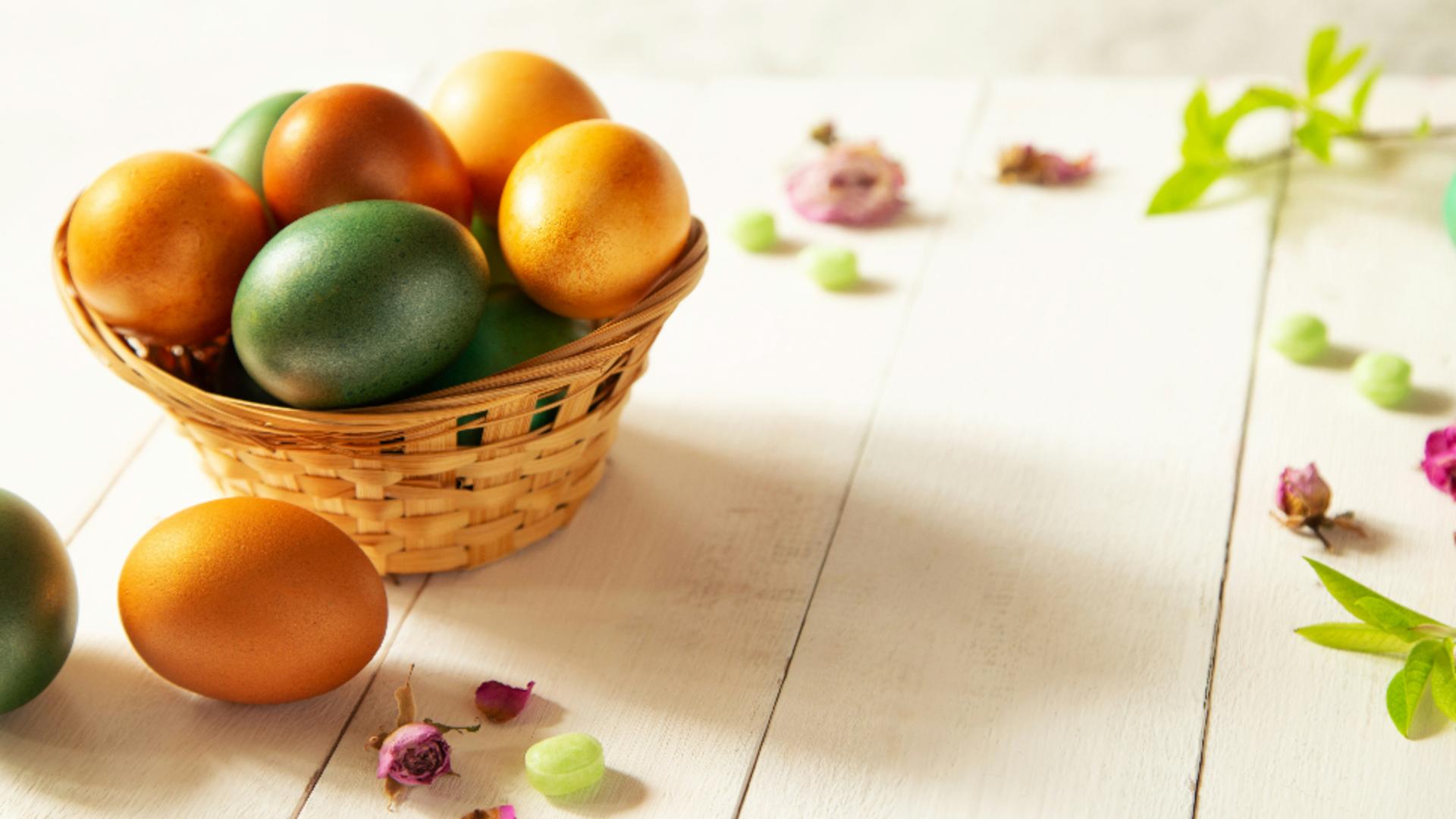 4 metode ingenioase pentru vopsirea ouălor de Paște