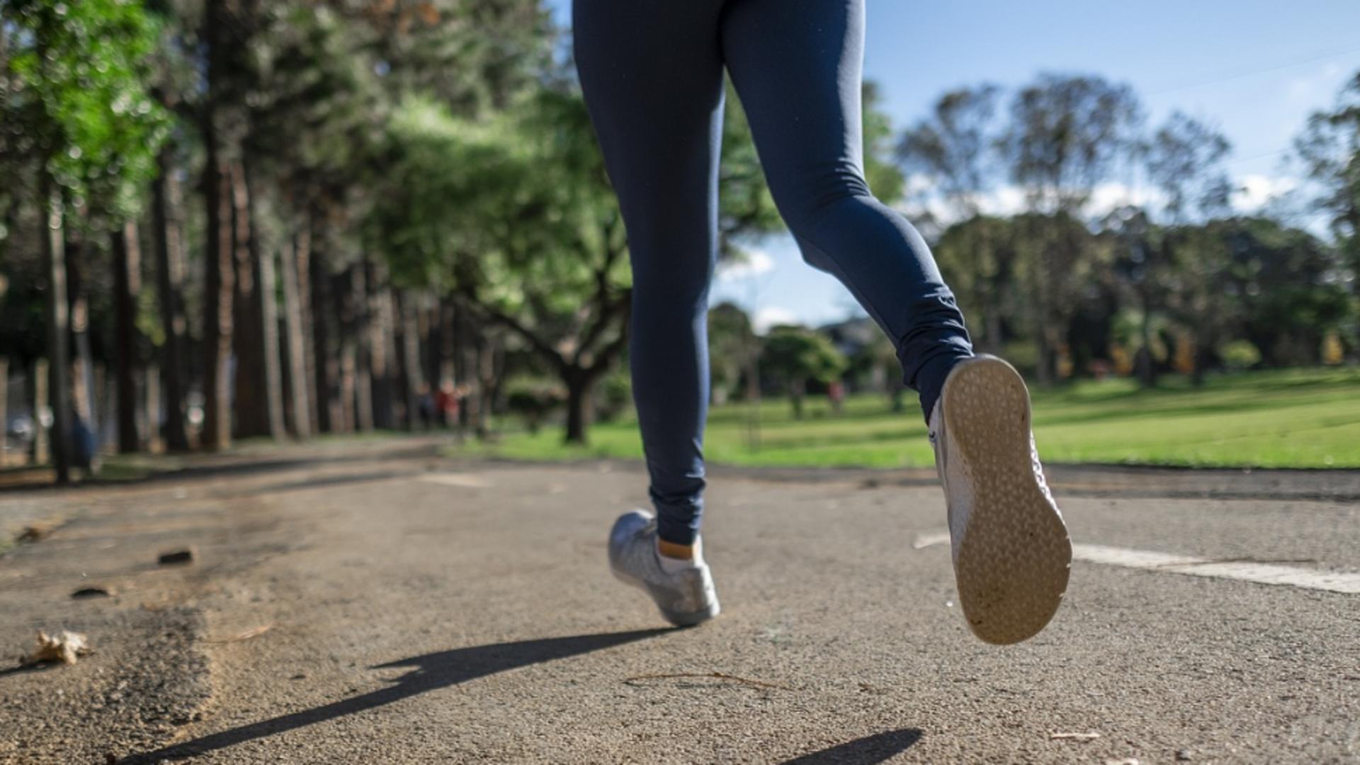 5 pași simpli pentru a arde caloriile mai ușor atunci când ieși la alergat