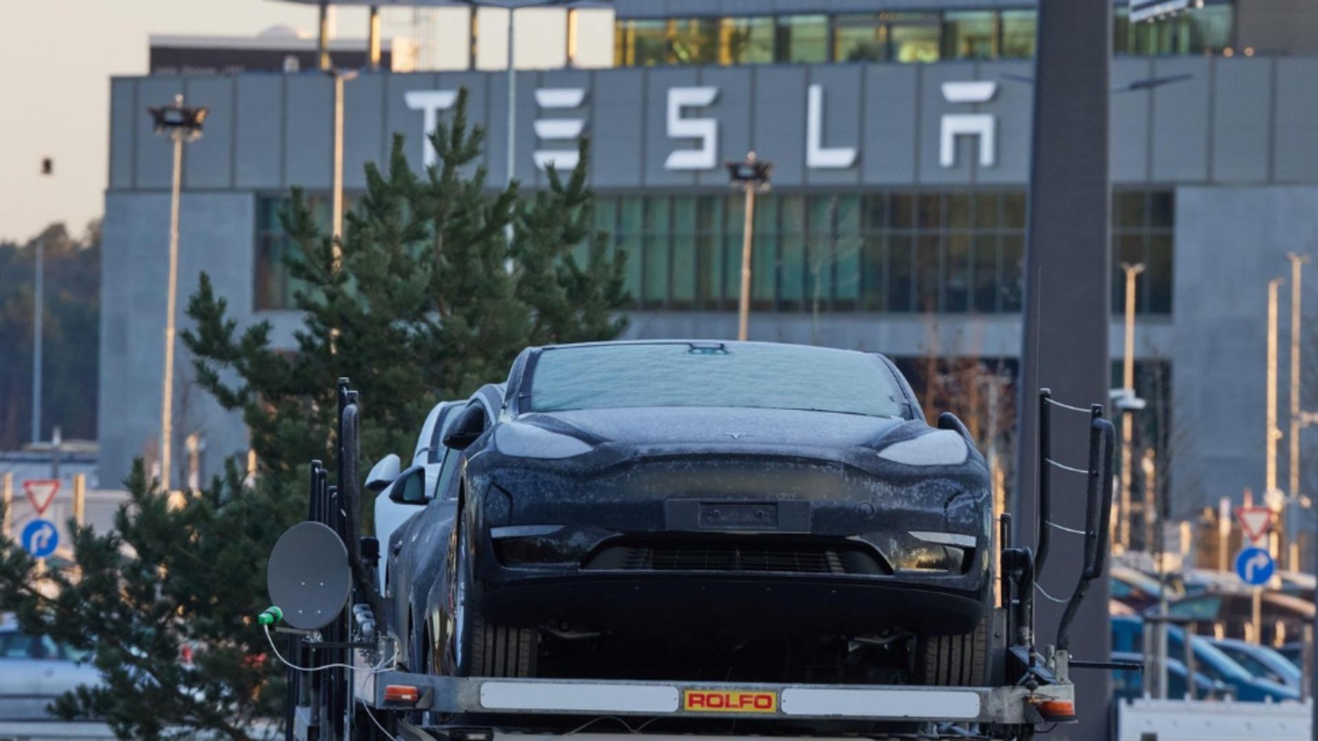 Probleme tehnice gracve la mașinile Tesla. Foto/Profimedia