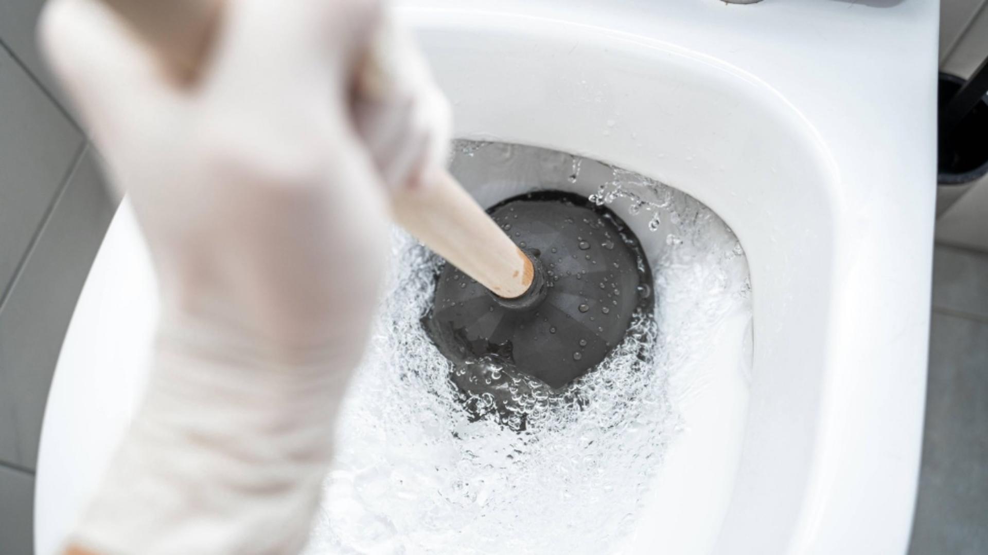 Ce să NU arunci în WC ca să nu se înfunde canalizarea. Foto/Profimedia