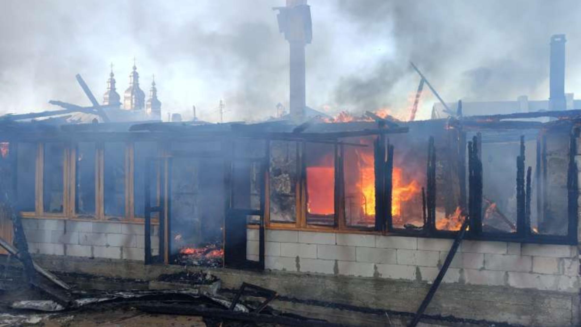 Incendiu puternic la Mănăstirea Văratec.