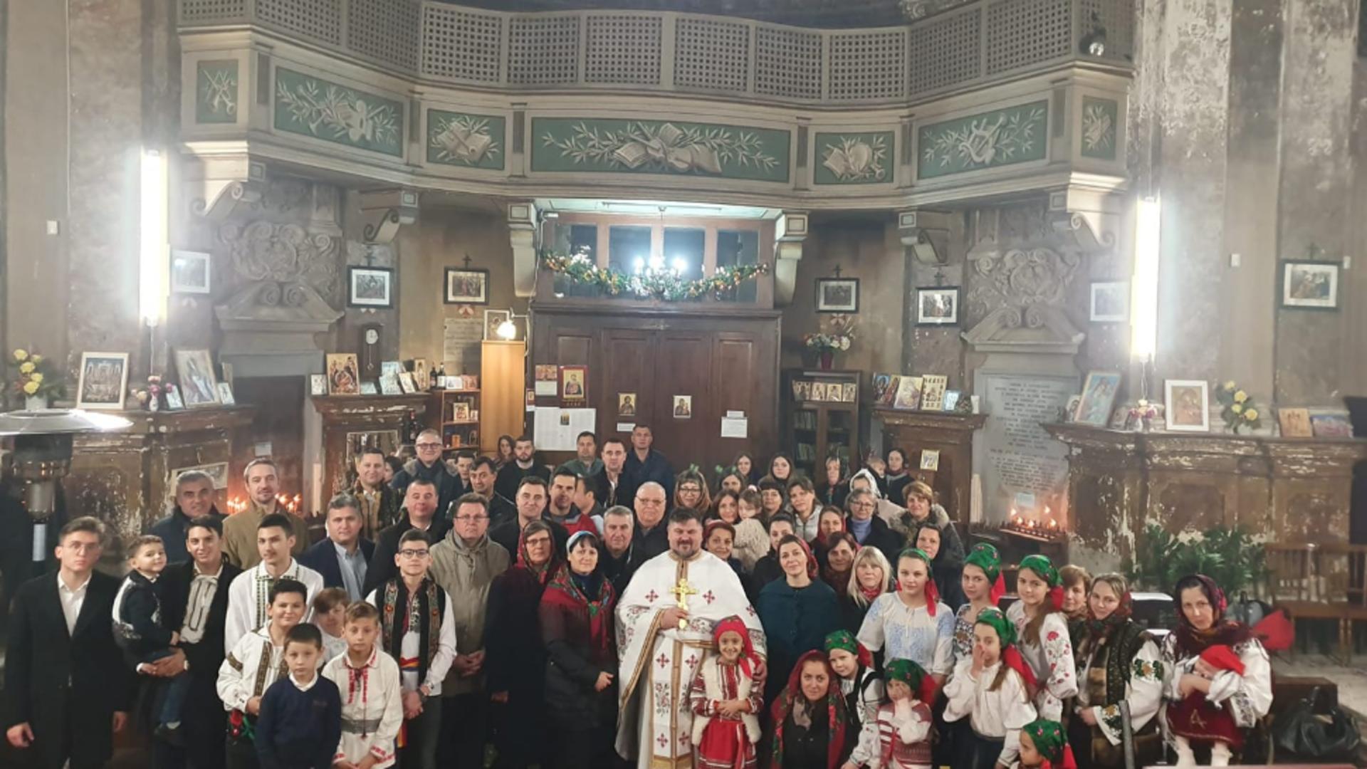 Bisericile ortodoxe și greco-catolice românești din Italia, pline de credincioşi în noaptea de Înviere