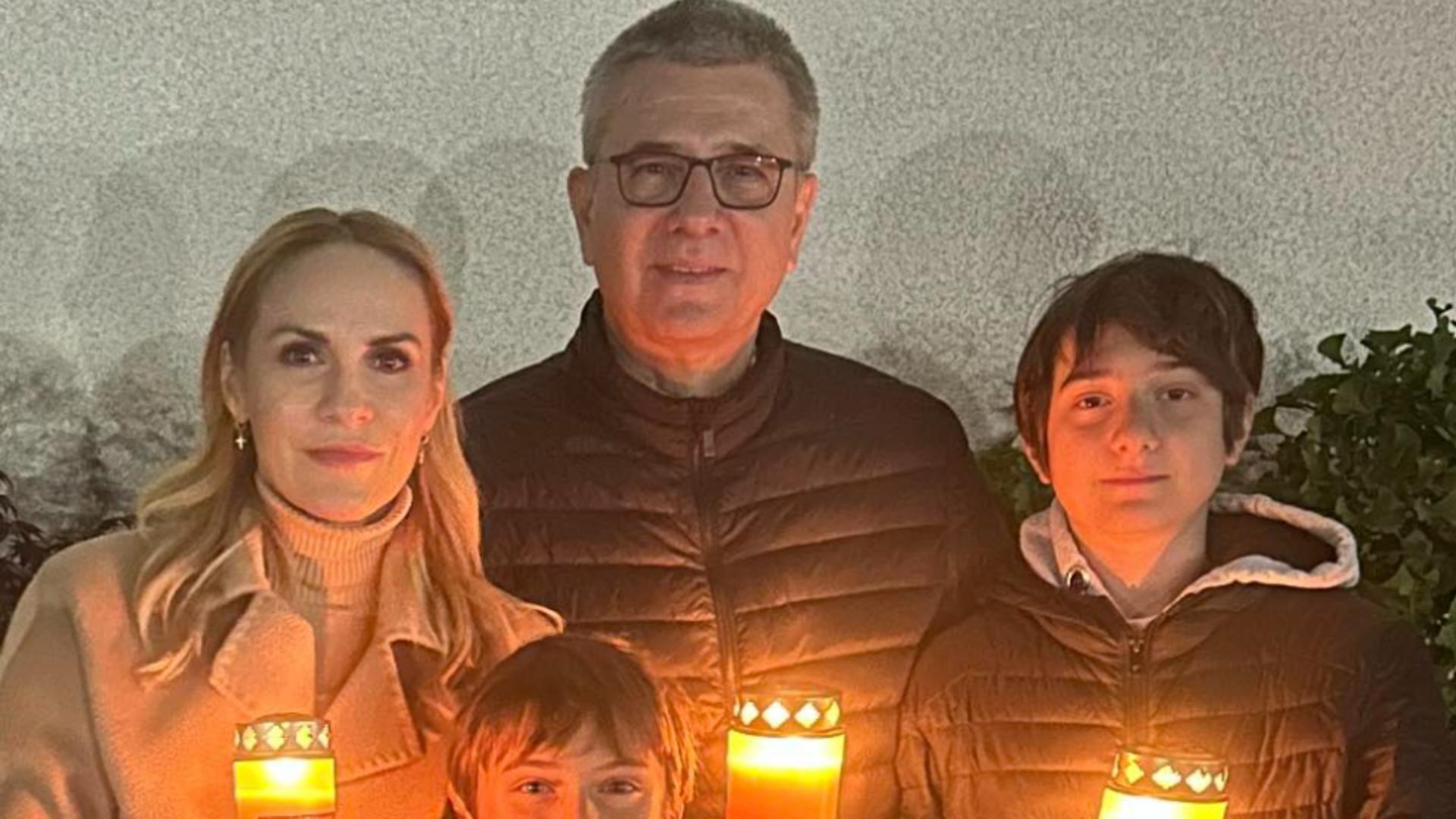 Gabriela Firea, mesaj emoționant în noaptea Învierii, alături de familie – FOTO