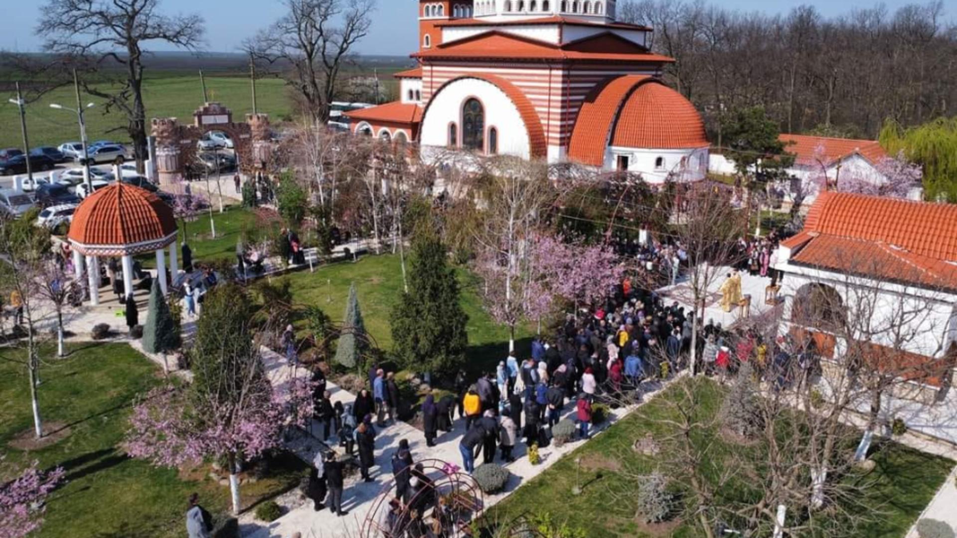 Enoriași la Mănăstirea Pantocrator (sursă foto: FB/Geta Georgeta)