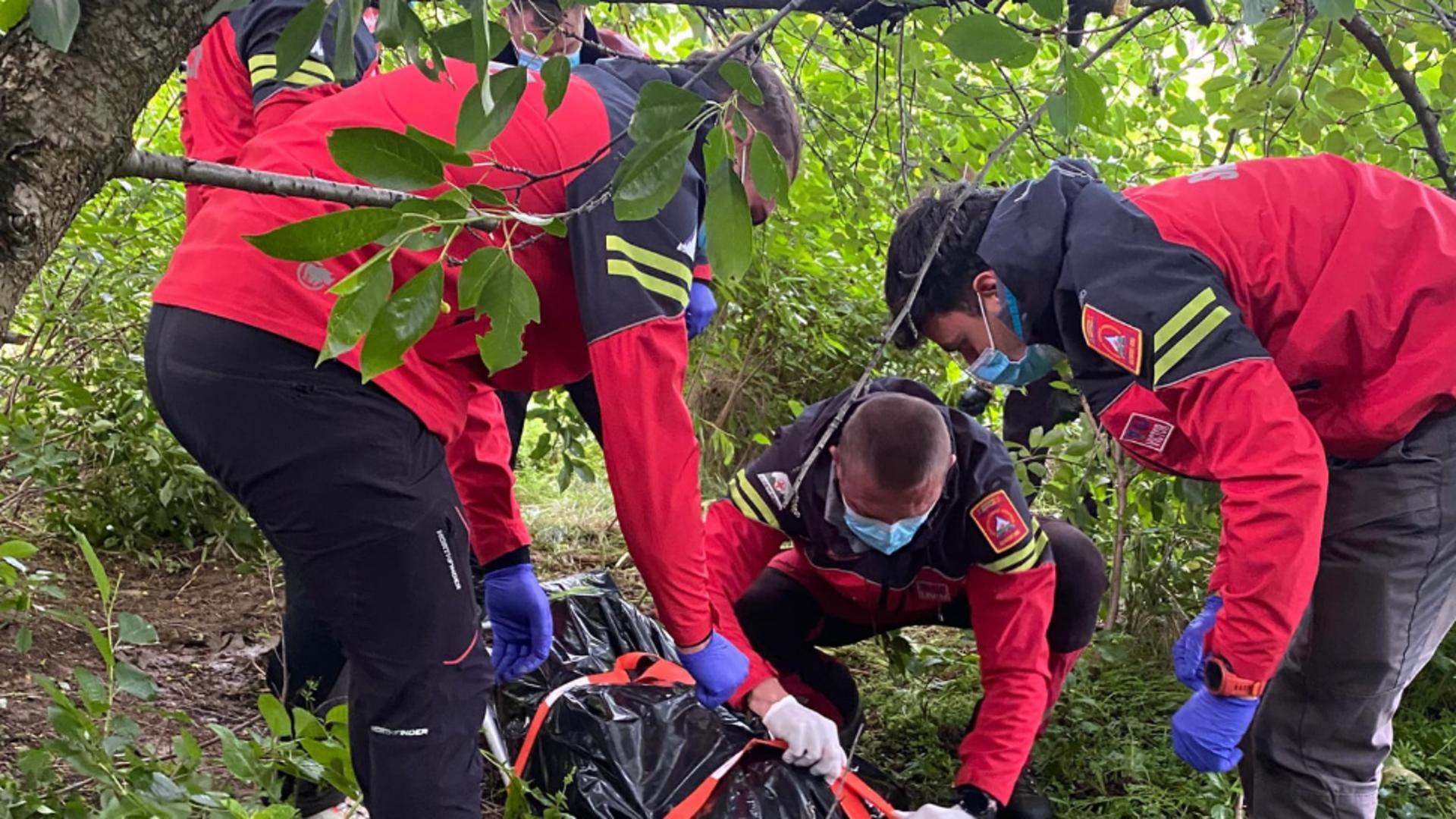 Un bătrân dat dispărut a fost găsit decedat de salvamontişti. Foto: Facebook