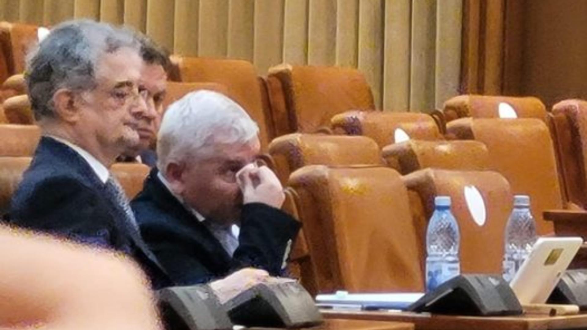 Incident șocant în Parlament: doi deputați s-au BĂTUT! Parlamentar, lovit cu genunchiul în zona nasului