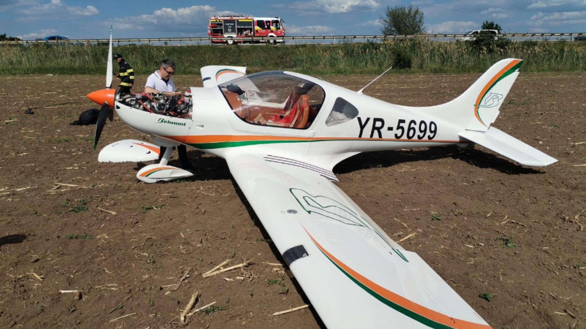 Incident aviatic, în România: Avionul unui om de afaceri a aterizat forțat pe un câmp – VIDEO