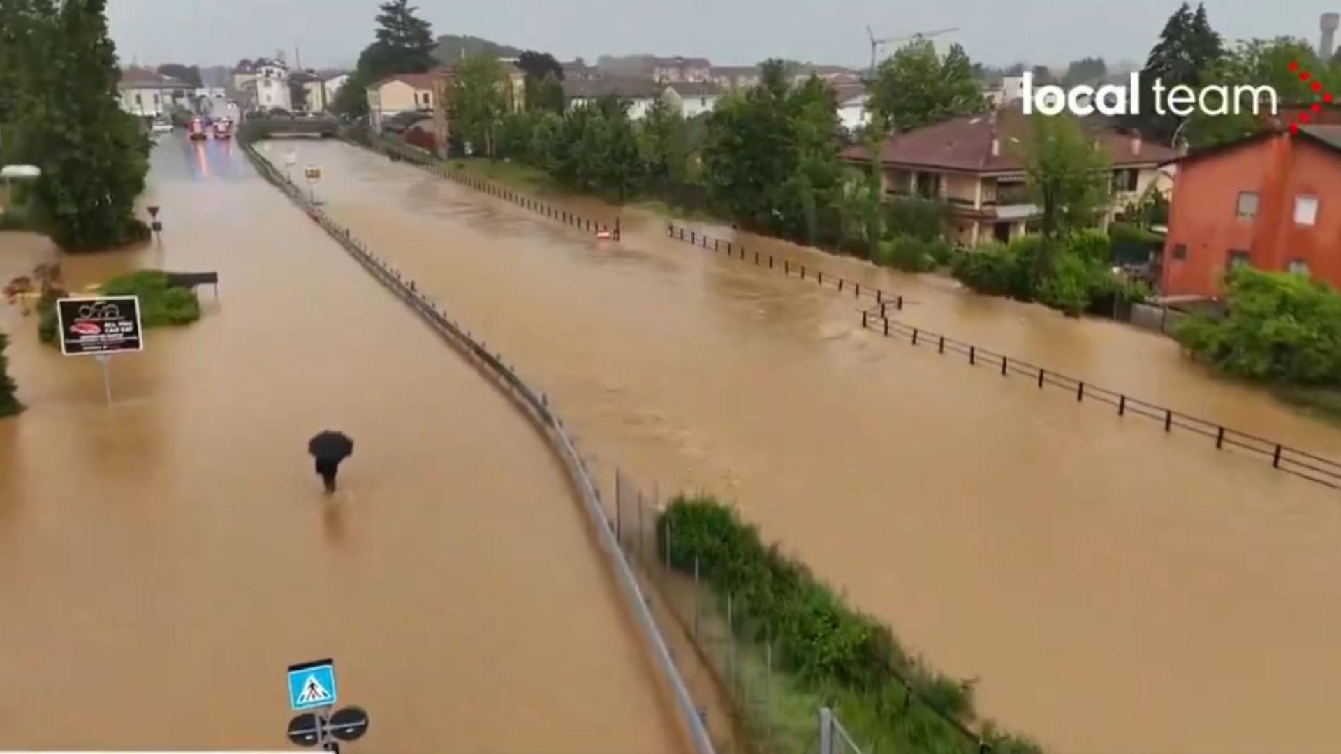 Inundații devastatoare în Italia. Oamenii sunt evacuați din case