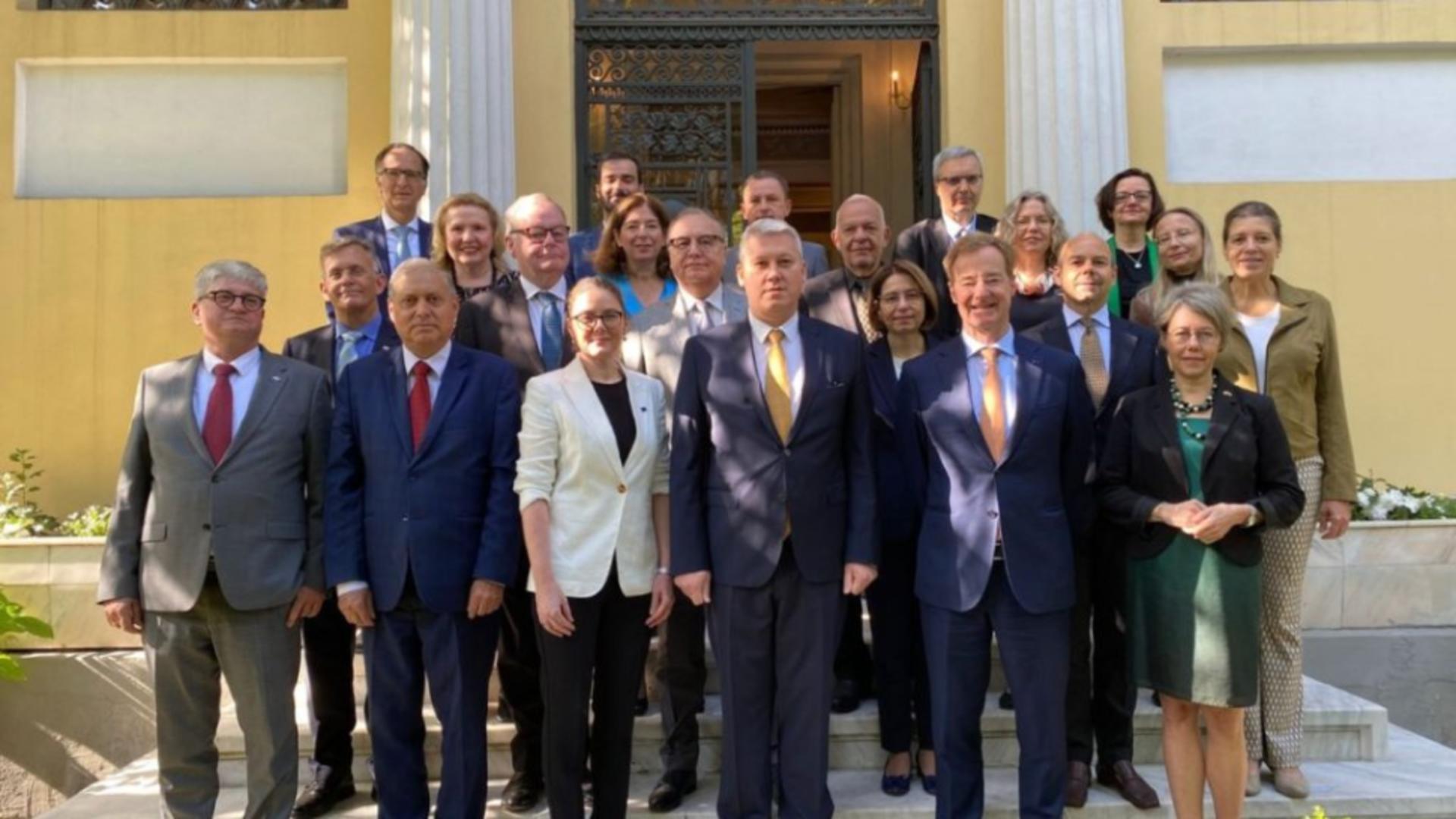 Cătălin Predoiu s-a întâlnit cu diplomați UE la București