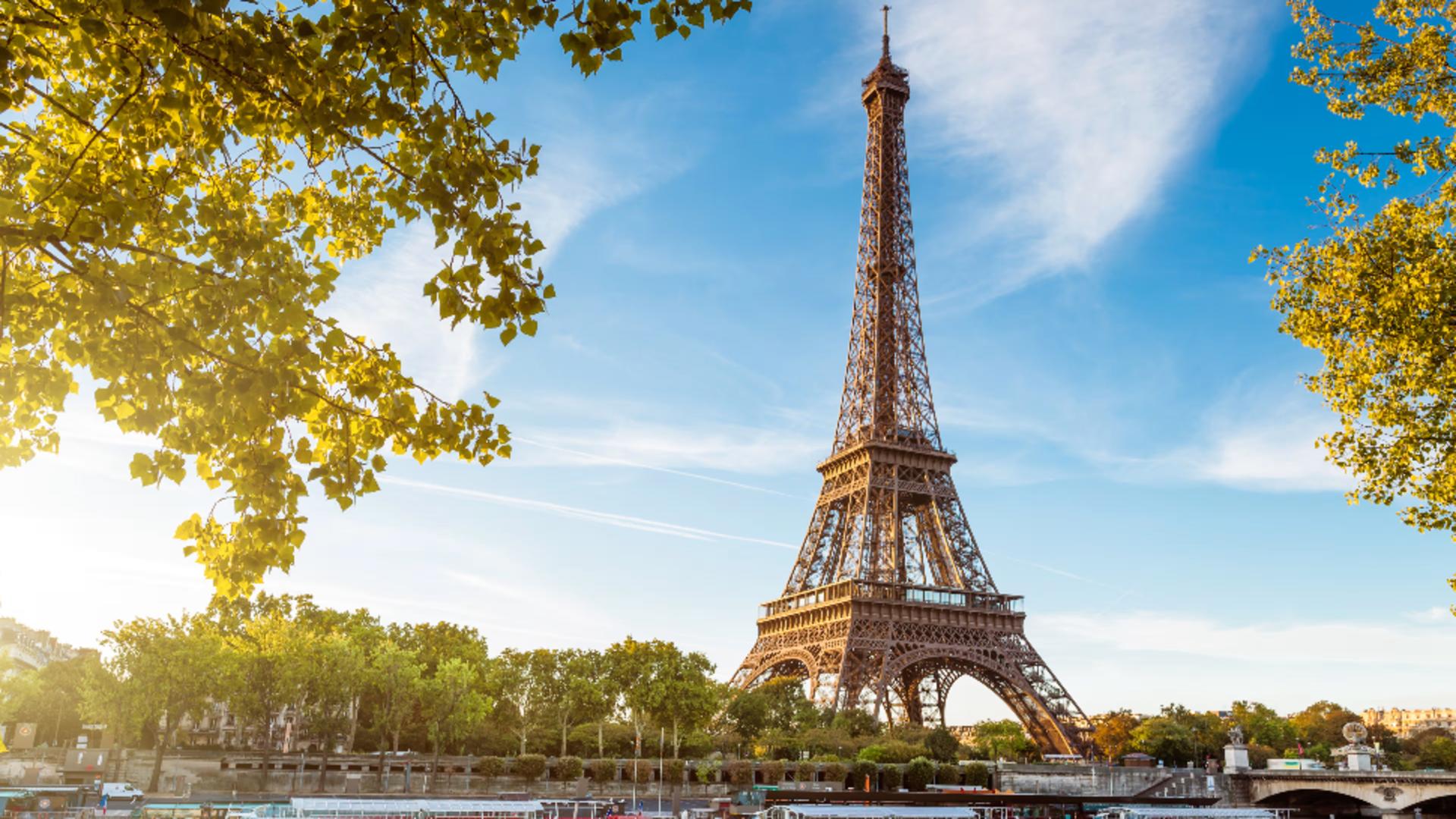 Biletele pentru urcarea în Turnul Eiffel se scumpesc cu 20% începând din 17 iunie