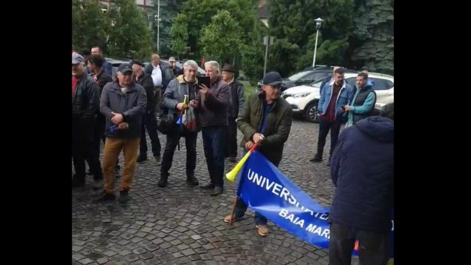 Legea pensiilor scoate oamenii în stradă. Zeci de mineri protestează și spun că sunt discriminați 