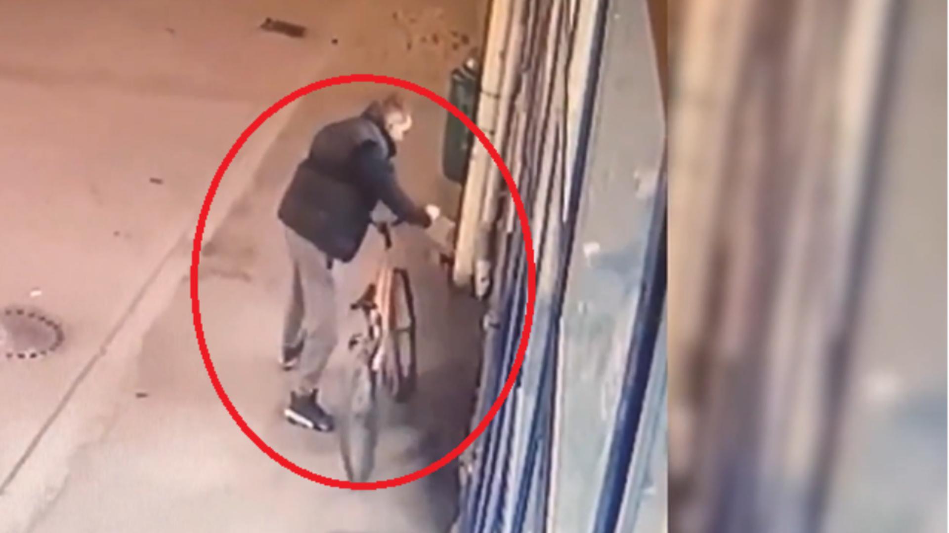 Bărbat, căutat de polițiști după ce a furat bicicleta unui copil, la Buzău. Întreaga scenă a fost filmată