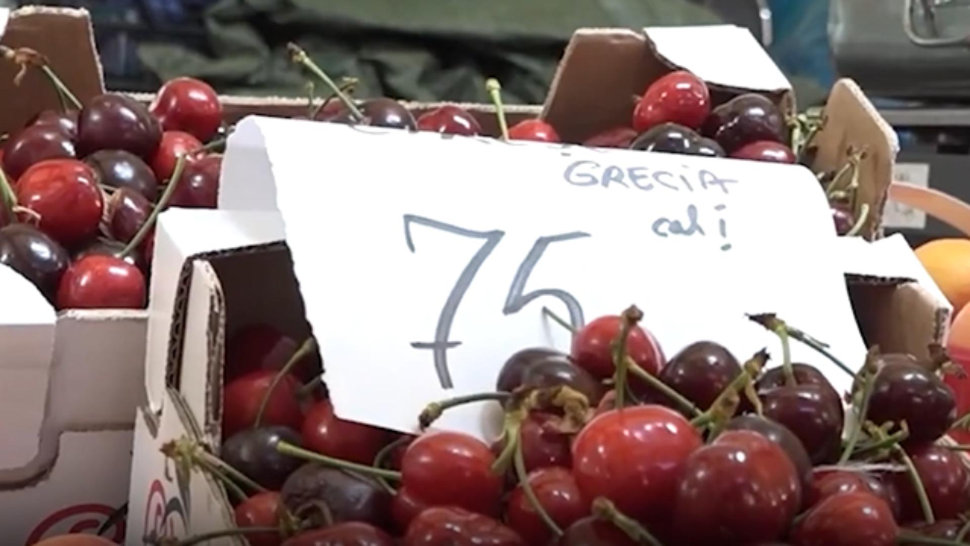 Cireșele de import, mai scumpe decât mielul de Paște! Cu cât se vinde kilogramul în piețe: pensionarii sunt revoltați/ Captură foto