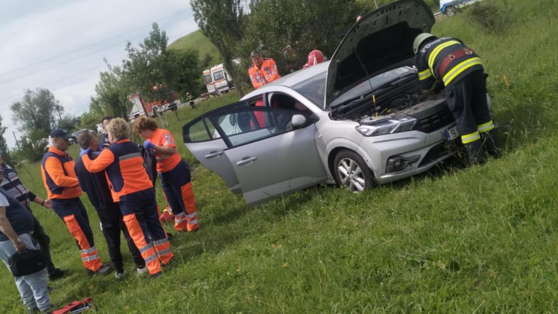 Accident pe DN 66, în Hunedoara. 4 oameni au fost răniți. Foto/ISU