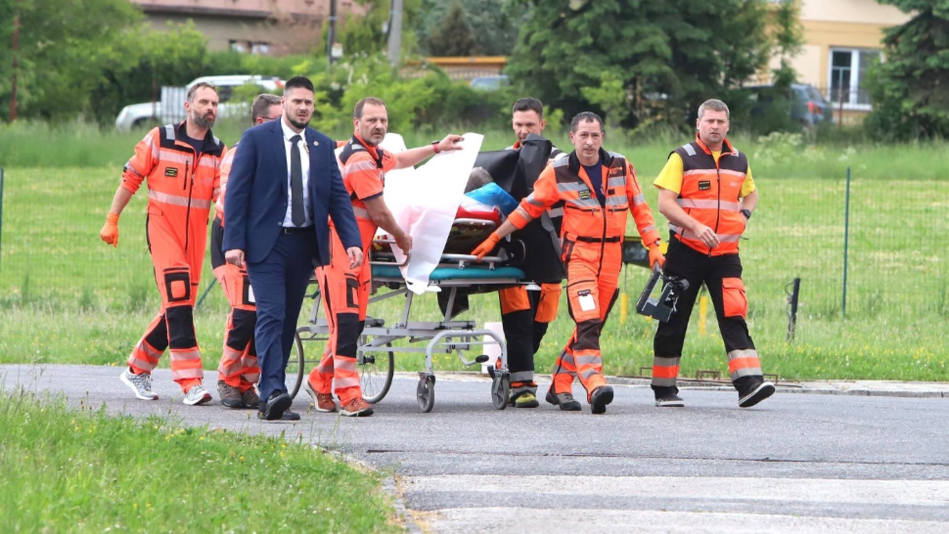 Robert Fico, premierul Slovaciei, împușcat în timpul unui eveniment. Foto/Profimedia