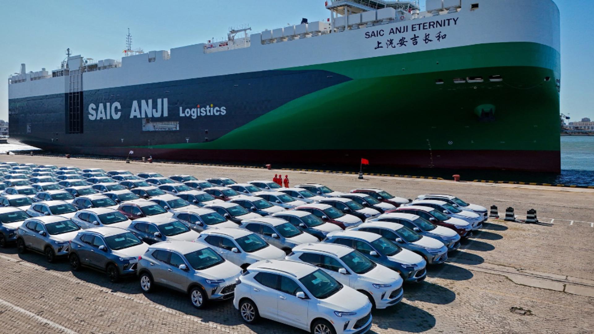Porturile Europei, pline de mașini chinezești pe care nu le mai cumpără nimeni. Foto/Profimedia