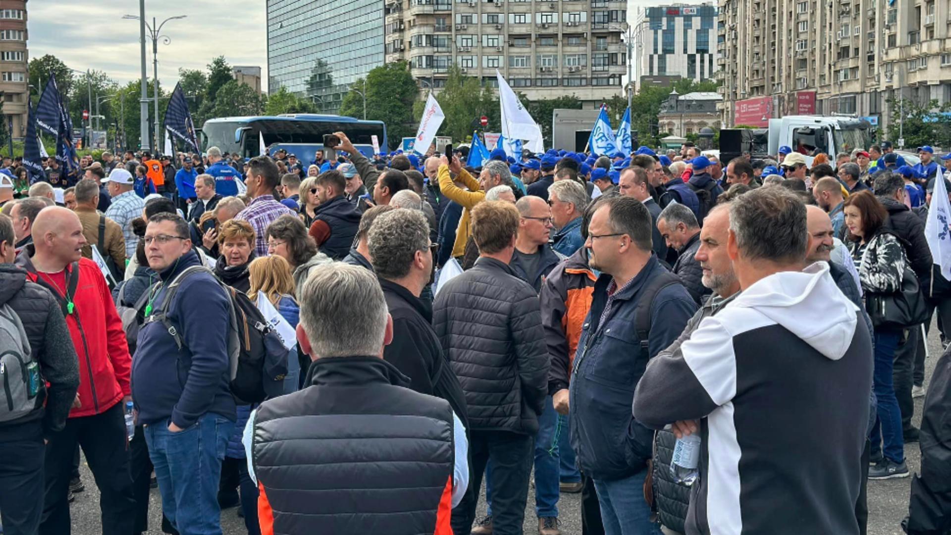 Proteste de amploare la ministerul care se ocupă de banii UE: „Avem responsabilităţi şi activitate complexă”