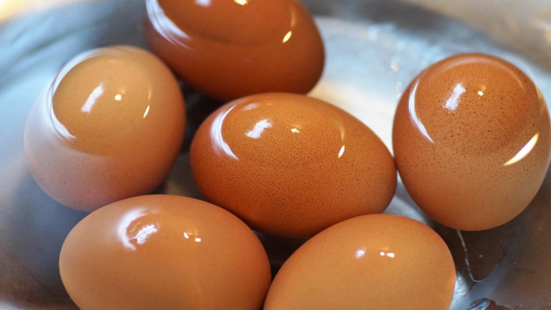 De ce trebuie să pui o linguriță de bicarbonat de sodiu în apă atunci când fierbi ouăle de Paște
