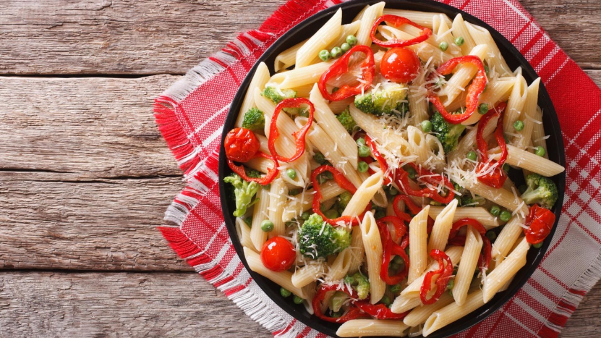 Pasta primavera. O rețetă în care poți aduna toată savoarea legumelor de mai