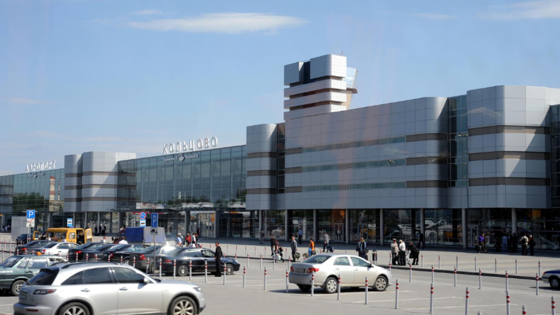 Angajat al unui aeroport din Rusia, în stare critică după ce a fost călcat de avion: bărbatul și-a pierdut un picior/ Profimedia