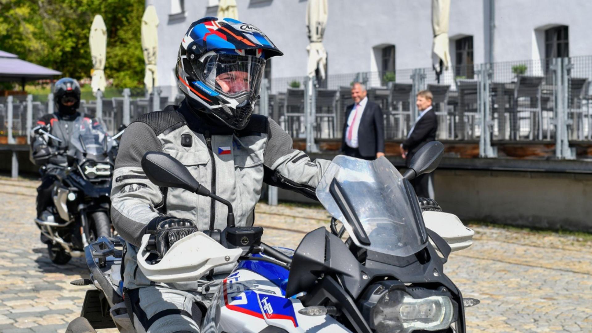 Preşedintele ceh Petr Pavel, rănit într-un accident de motocicletă. Cum se simte /Profimedia