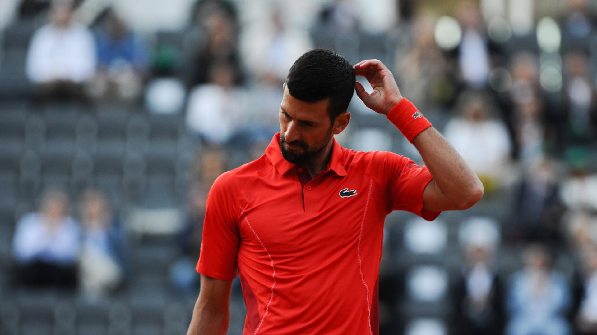 Novak Djokovici s-a prăbușit, lovit în cap cu o sticlă. Scena șocanță la turneul de la Roma – VIDEO