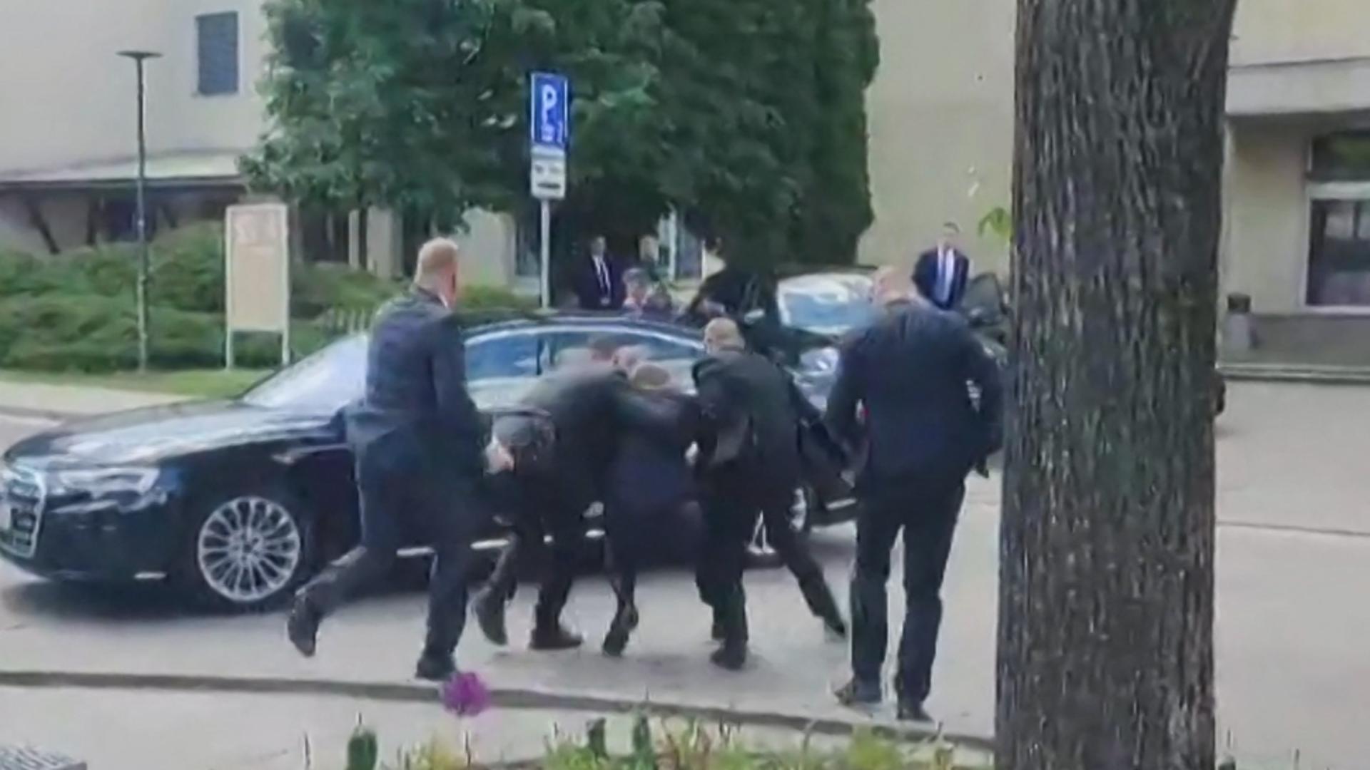 VIDEO cu momentul atacului asupra premierului Sloveniei. Ce se întâmplă cu politicianul după operație