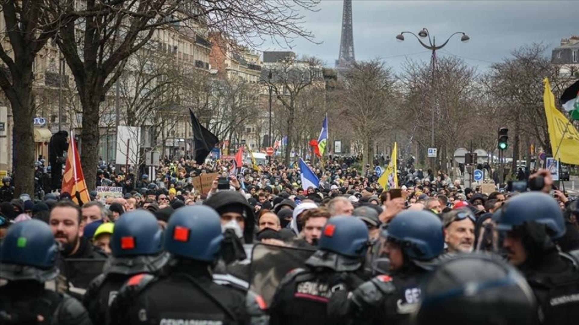 Protest la Paris: 10.000 de persoane au ieșit în stradă! Manifestanții au strigat: „Opriţi bombardamentele, eliberaţi Palestina”