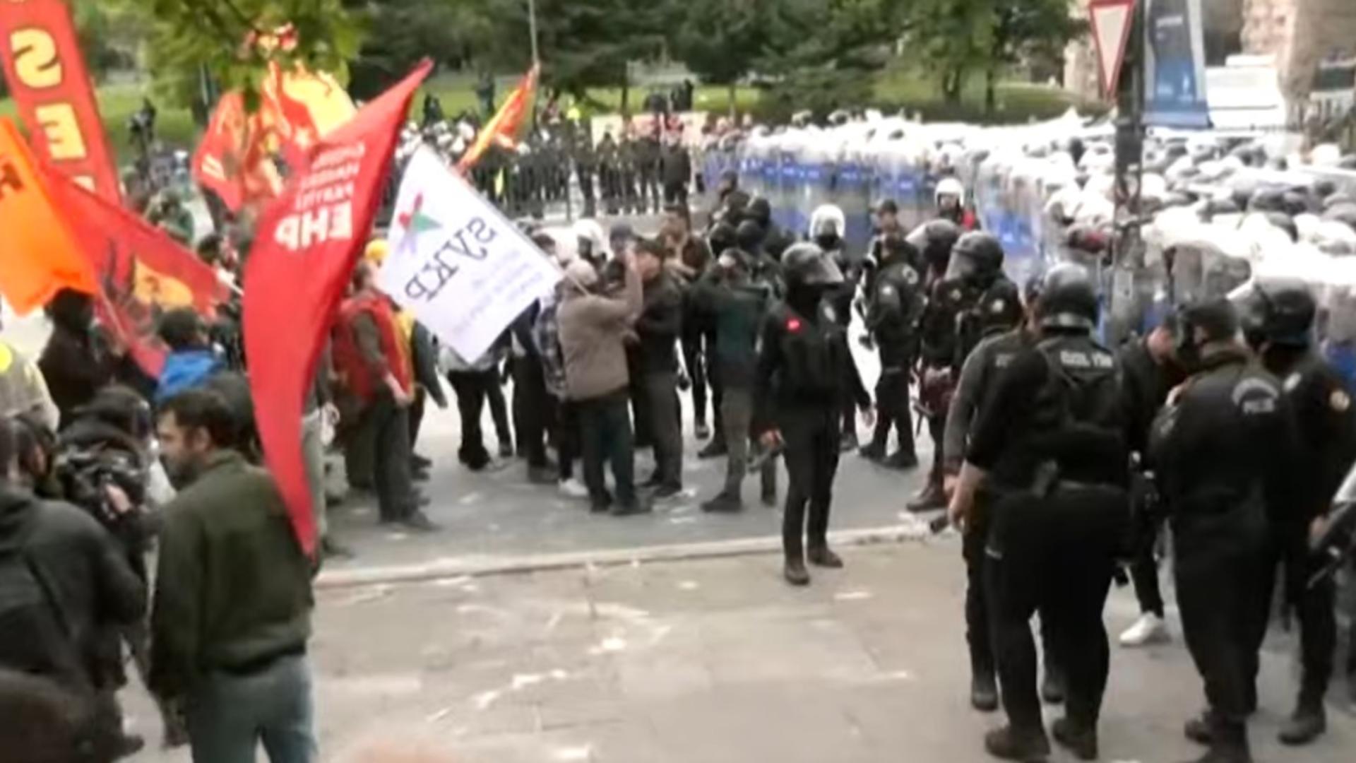 Proteste violente de Ziua Muncii, în Turcia: manifestanții, puși la pământ cu tunuri de apă