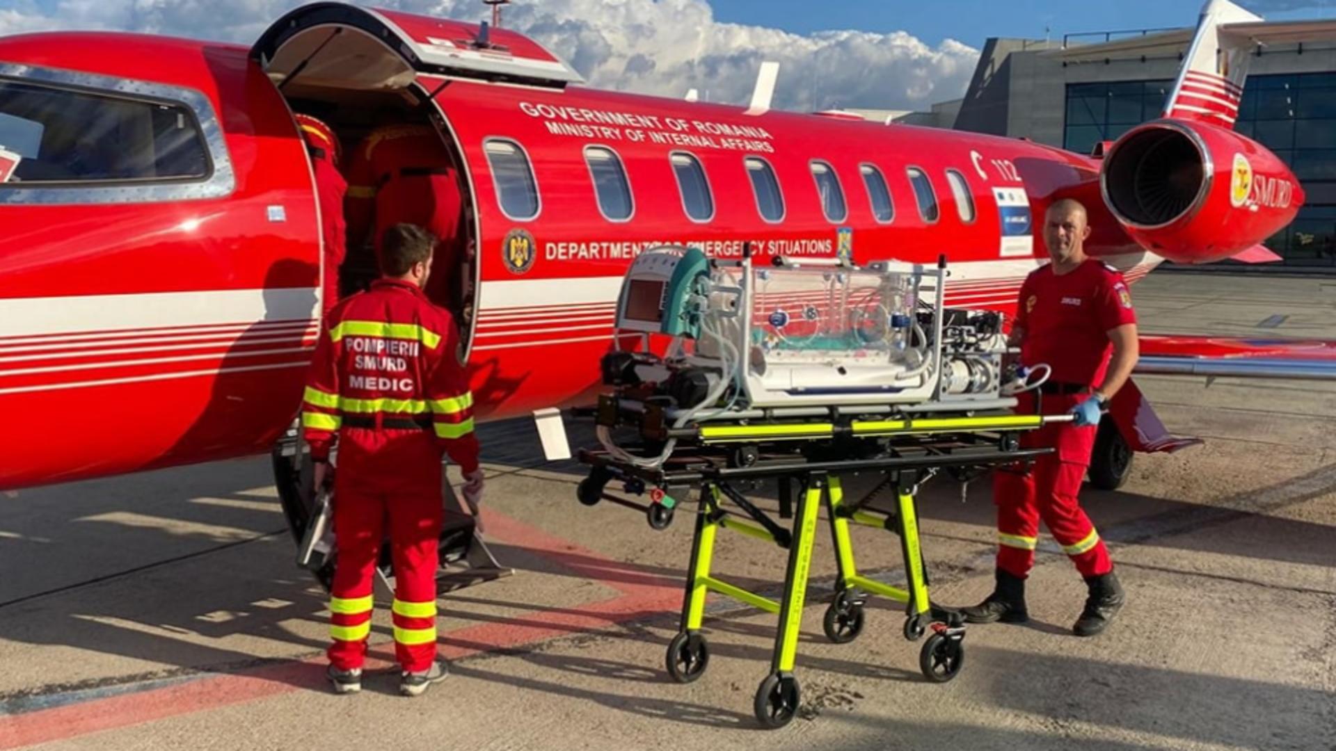 Nou născut transportat cu avionul SMURD de la Timișoara la București. Foto/ISU