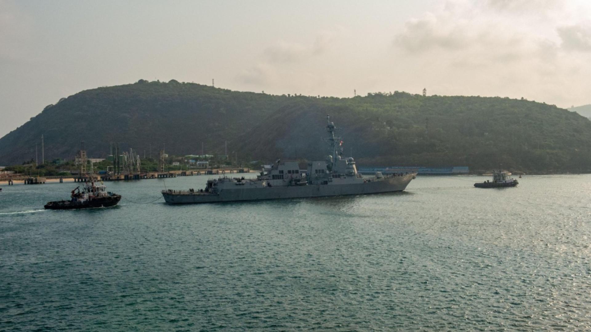Distrugătorul de rachete ghidate USS Halsey a efectuat miercuri o „traversare de rutină” în Strâmtoarea Taiwan. Foto/Profimedia