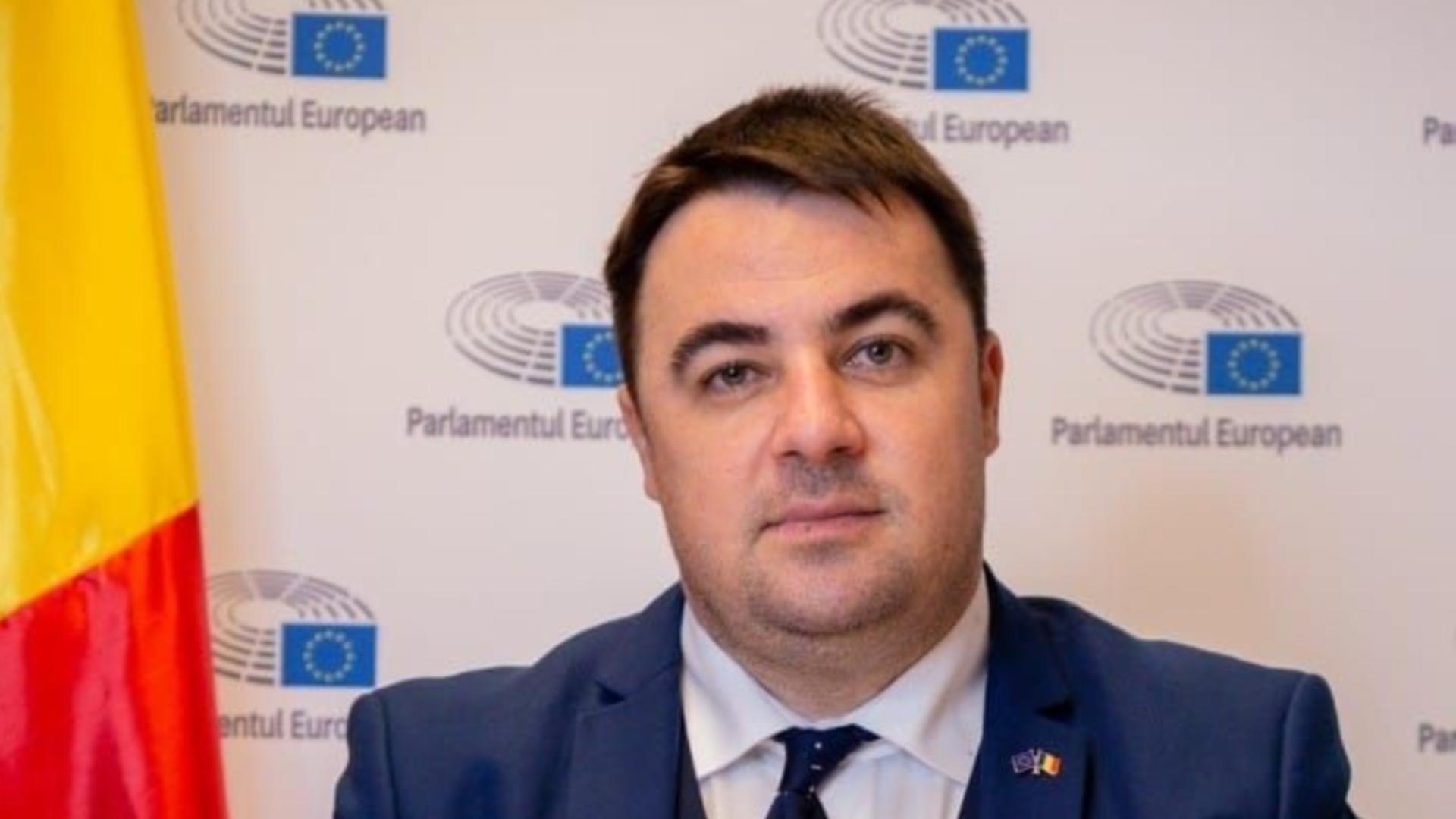 TU DECIZI. Dosar de candidat: Vlad Botoș, rezistul traseist care mai vrea un mandat de europarlamentar