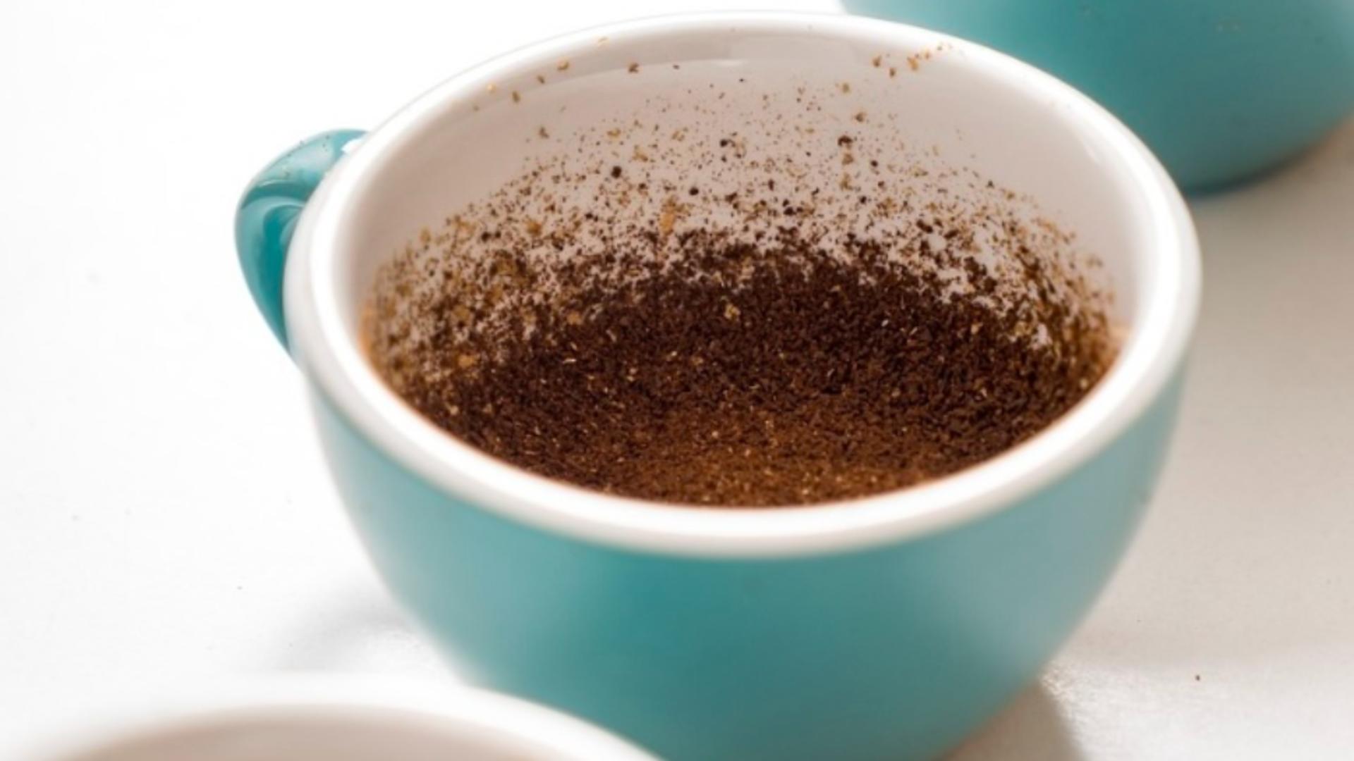 De ce trebuie să ții un pahar cu zaț de cafea în bucătărie 