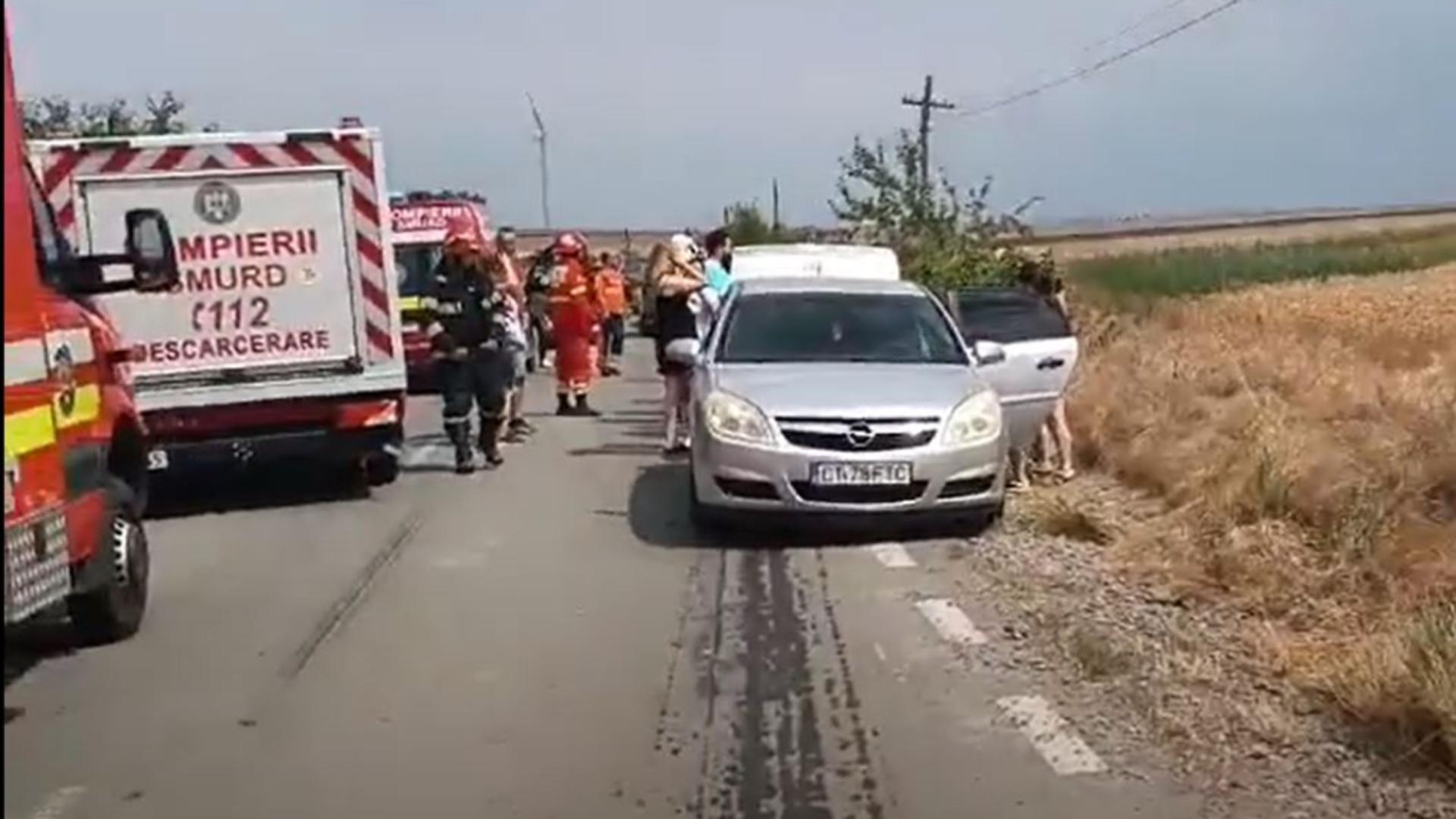 În cele cinci autoturisme se aflau 18 persoane, dintre care zece copii şi opt adulţi