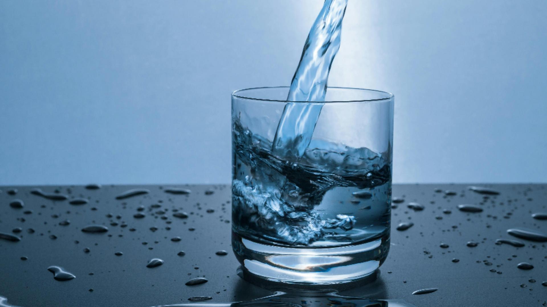 De ce trebuie să bei apă caldă pe stomacul gol. Efectul este extraordinar, iar beneficiile sunt multiple