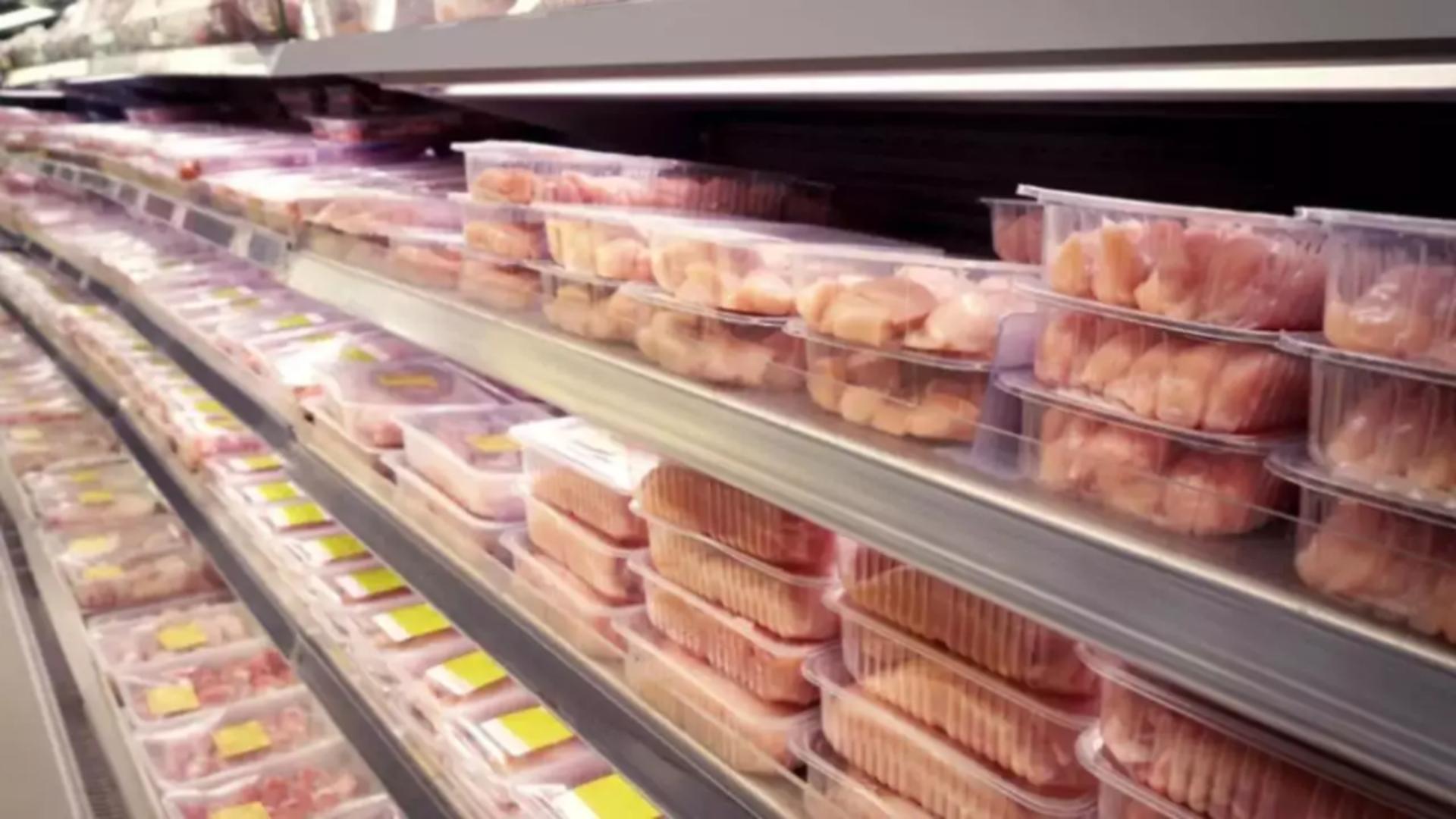 Peste 70% din carnea de pui de la o rețea de supermarketuri foarte populară printre români „este contaminată cu germeni rezistenți la antibiotice”
